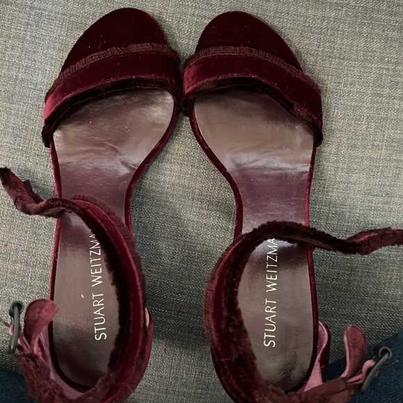 Authentic Stuart Weitzman velvet heels - Picture 5 of 11
